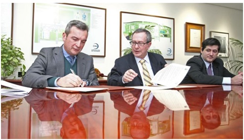 Firma del convenio UCA y Acerinox para la realización de tesis doctorales industriales